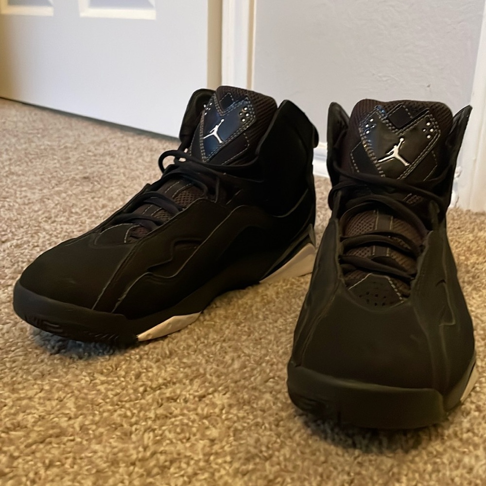 Black Jordan’s size 9 Men. Great condition.